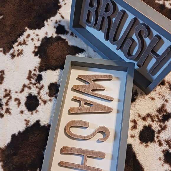 NWT Farmhouse Bathroom Decor Sign Set - Picture 6 of 6